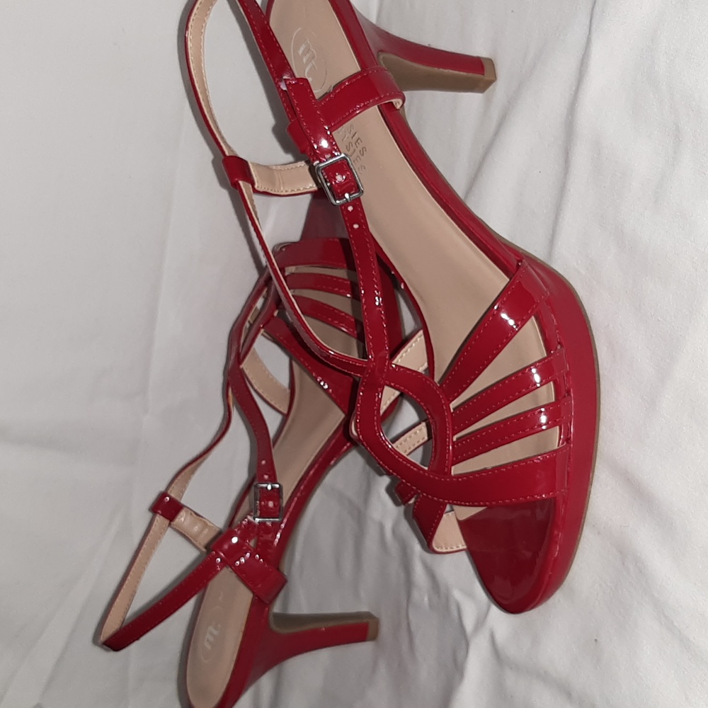 Red Sandals - Picture 2 of 7